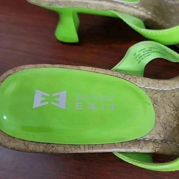 EMERGENCY Exit y2k Flower Patch 🌼 sandals. Size 9m - Picture 4 of 8